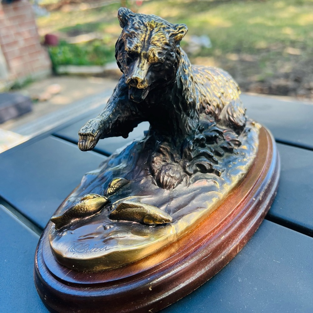 GALLERY ORIGINALS O'BRIEN BRONZE GRIZZLY BEAR FISHING FIGURINE